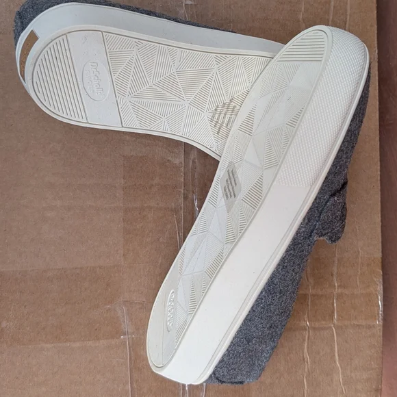Dr. Scholl's Gray Felt Slip-On Loafers with White Sole (New)❣️ - Picture 4 of 10